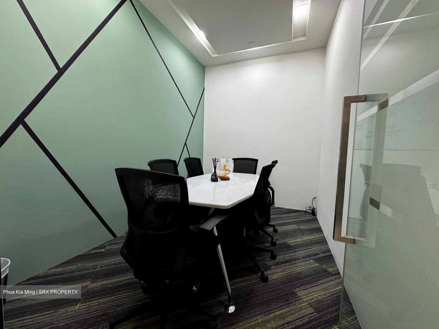 PLUS (D1), Office #611816621